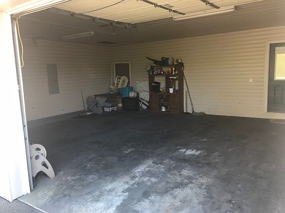 4th image of 424 Smith Creek Dr