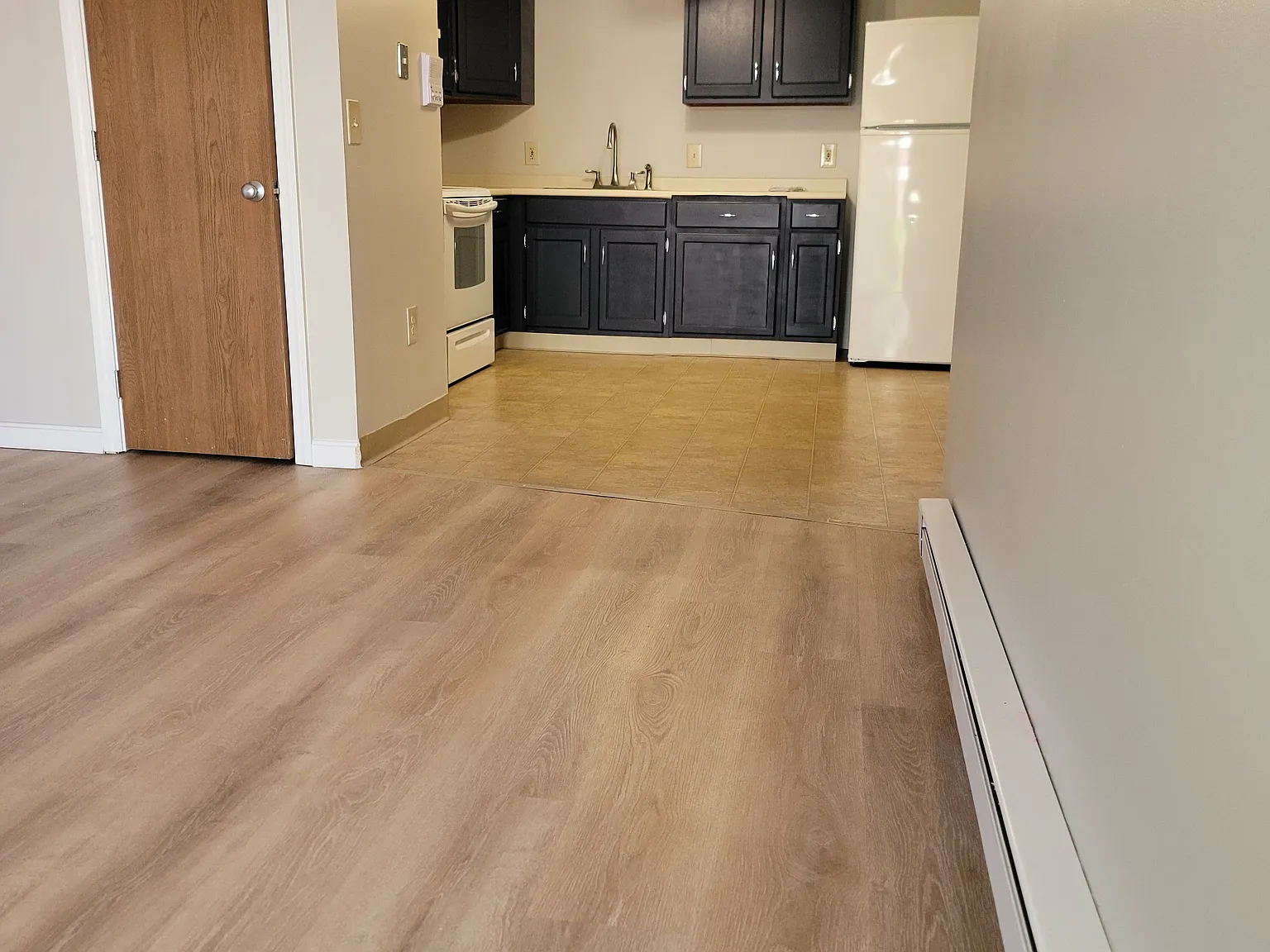 2 Bedroom 1 bath immediate availability — Photo 2