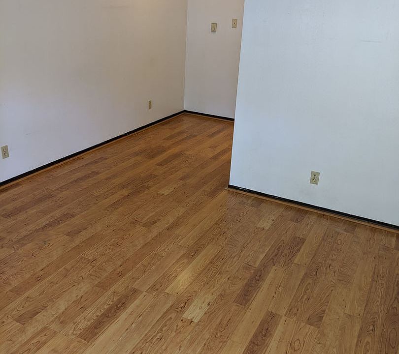 1st image of 506 E Green St APT 10