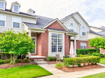 33103 Emma Cir, Walled Lake, MI, 48390