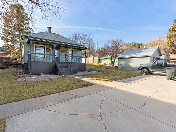 2nd image of 1117 Custer St