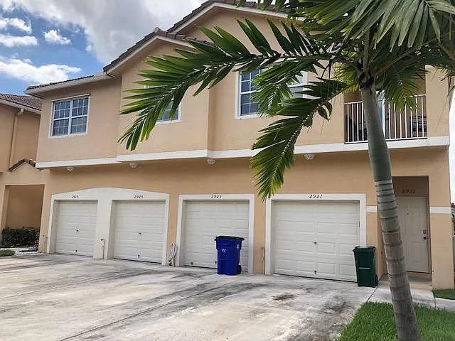 2925 Crestwood Ter #5204 — Photo 1