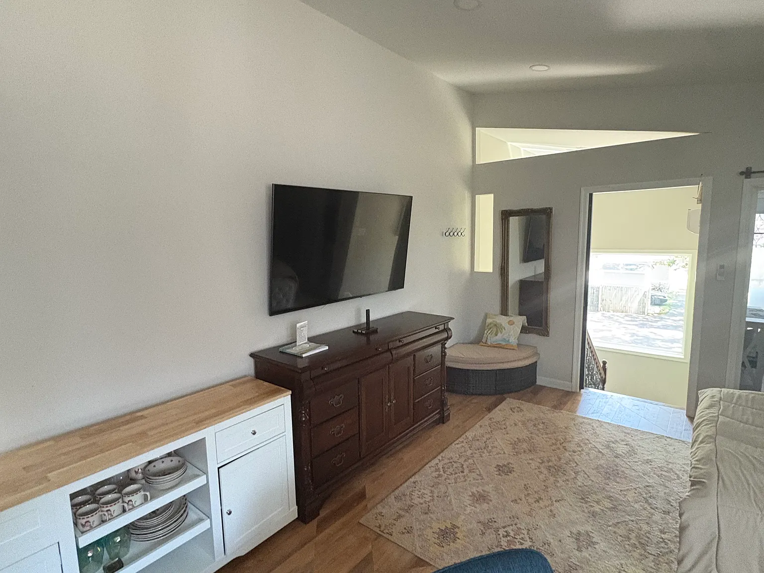 Studio, 600 sqft, $1,890 — Photo 2