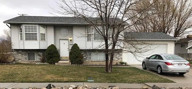 5 bed, 2000 sqft, $2,420 — Photo 3