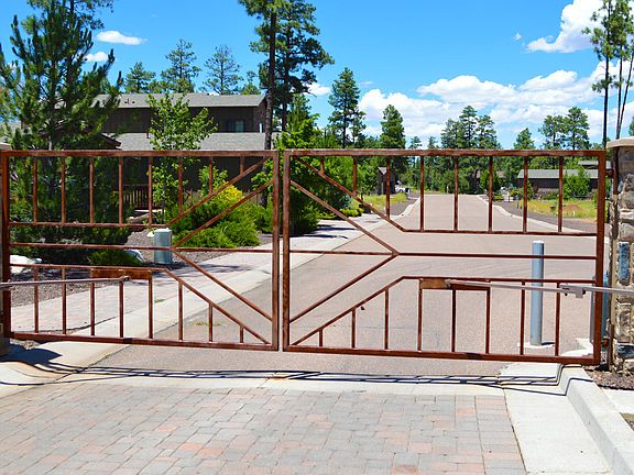 3rd image of 5401 N Saint Andrews Dr