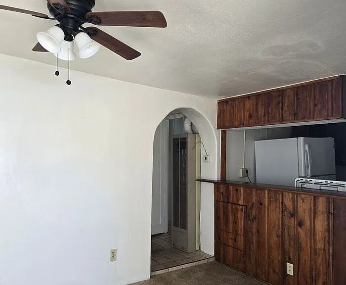 2537 N Columbus Blvd #B — Photo 4