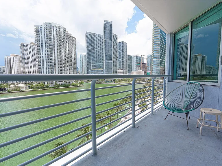 325 Biscayne Blvd #821 — Photo 1