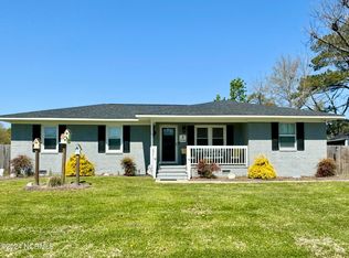 106 W Wallace St, Burgaw, NC 28425