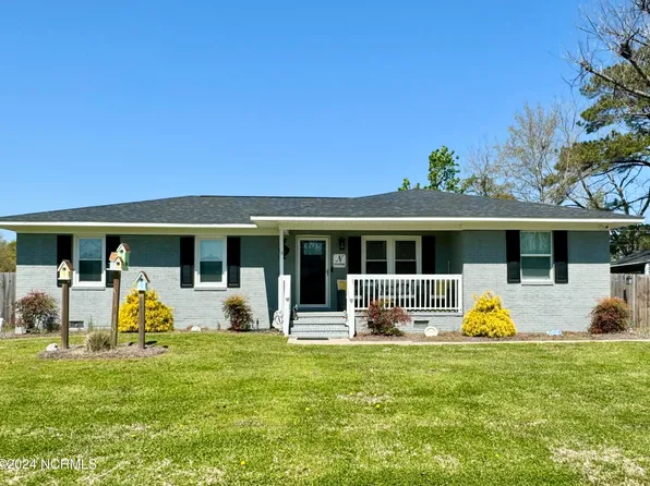 106 W Wallace Street, Burgaw, NC 28425