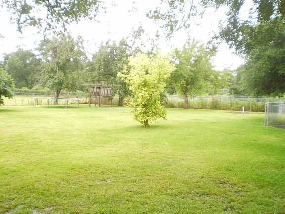 4th image of 421 Morning Glory Ln