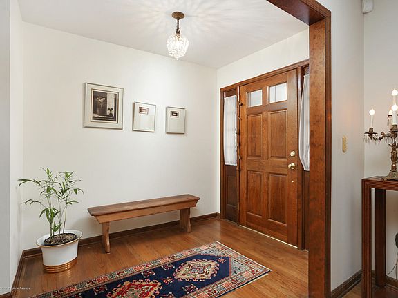 3rd image of 119 Deepdale Dr