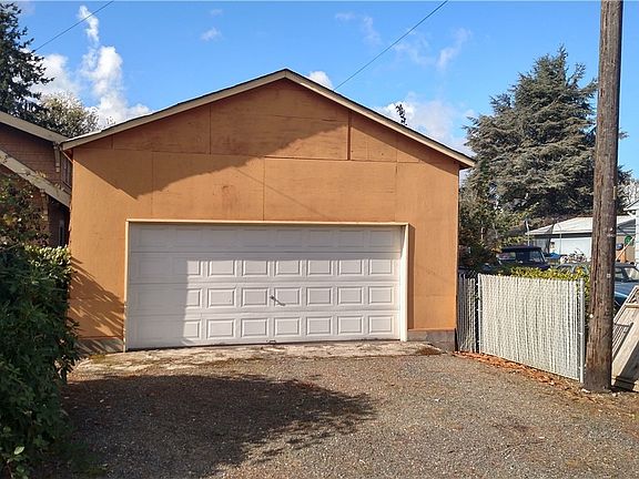 5th image of 2319 105th St E