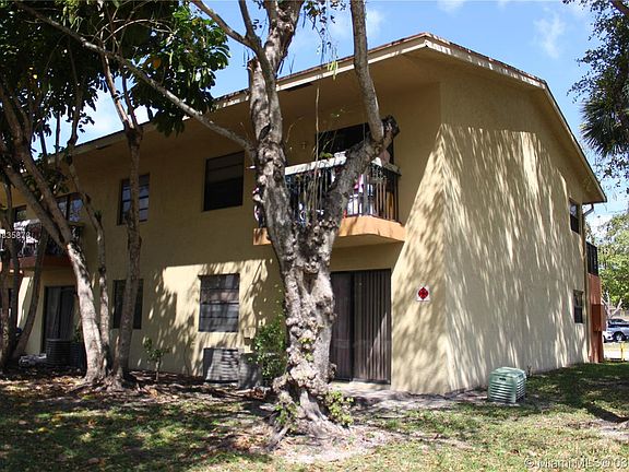2nd image of 4189 Lakeside Dr #4189