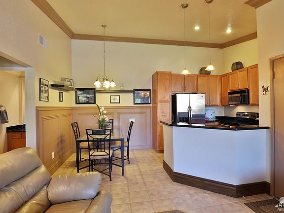 4th image of 78650 Avenue 42 APT 1506