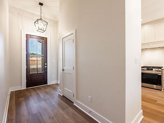 3rd image of 306 Edgewood Cir