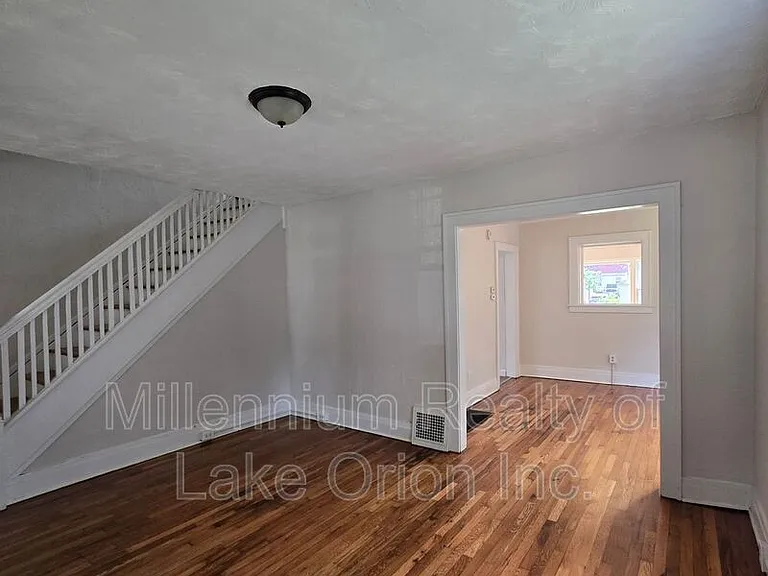 96 Oliver St — Photo 17
