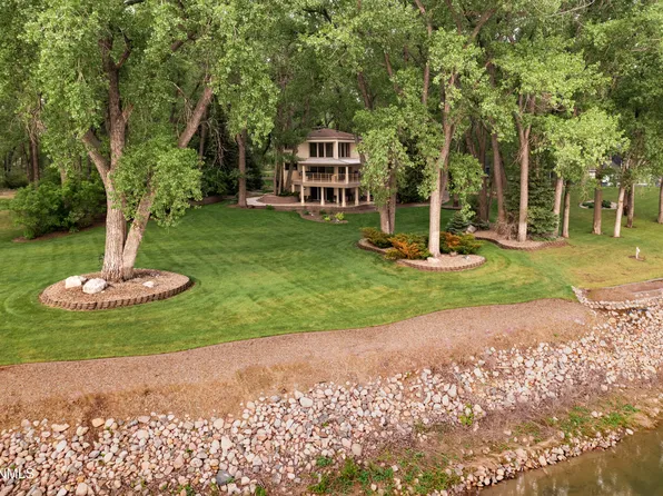15010 Sundown Dr, Bismarck, ND 58503