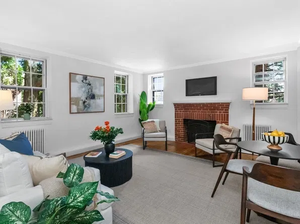 37 Commonwealth Ave APT 12, Newton, MA 02467