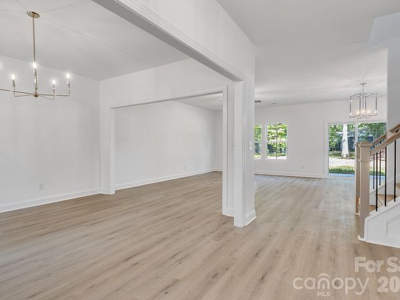 3rd image of 201 Henderson Cir