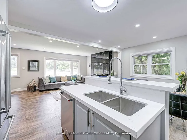 5263 Trafalgar Rd — Photo 16