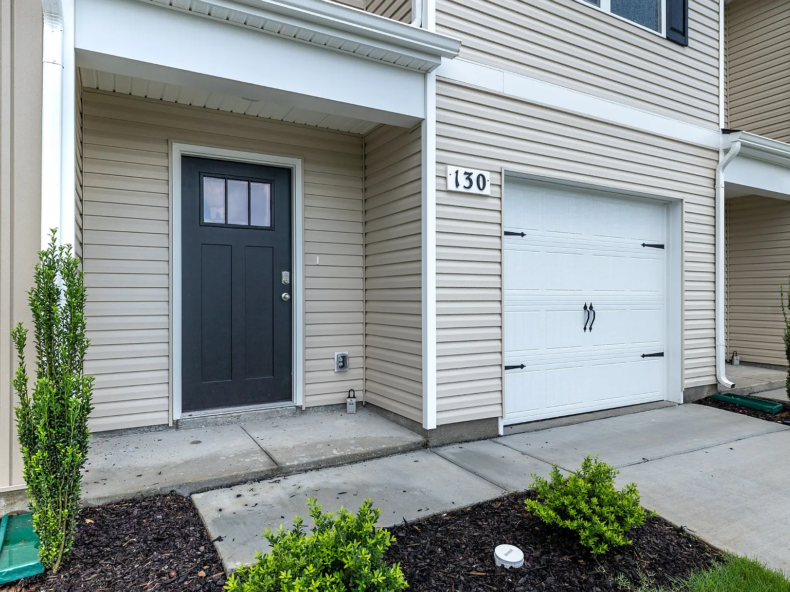 3 bed, 2.5 bath, 1474 sqft, $1,800 — Photo 3