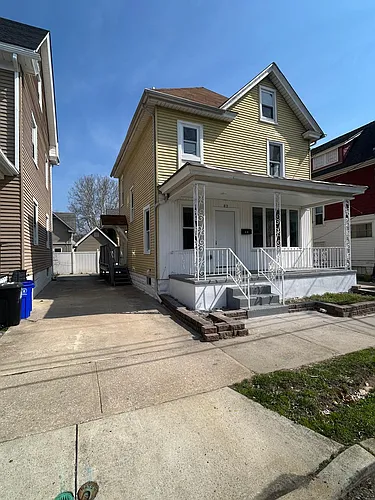 82 Hopkins St Photo 1