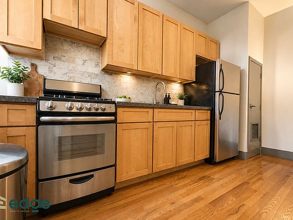 2nd image of 654 Park Pl #3LB