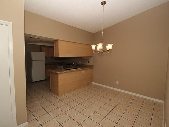 2nd image of 910 Robinhood Ct
