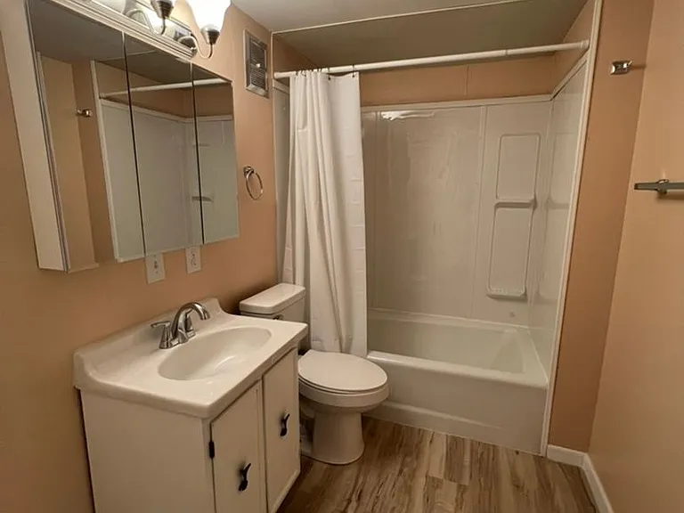 809 Kern St — Photo 13