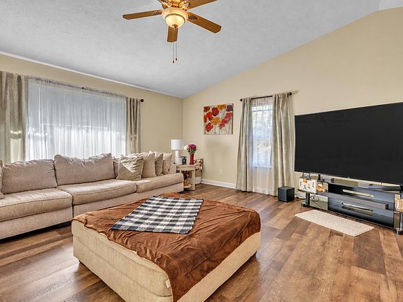 5th image of 2585 Blake Rd