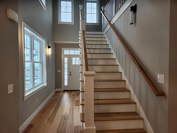 2nd image of 10 Cliffside Drive #29