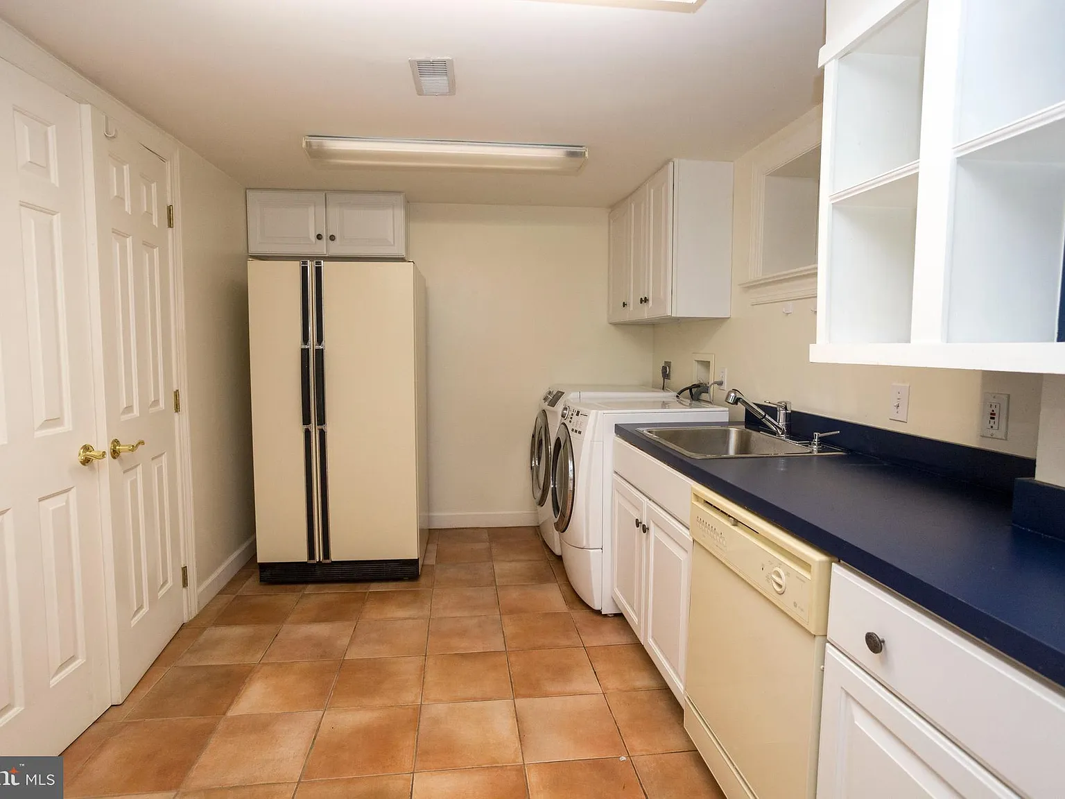 4 bed, 2441 sqft, $4,999 — Photo 3