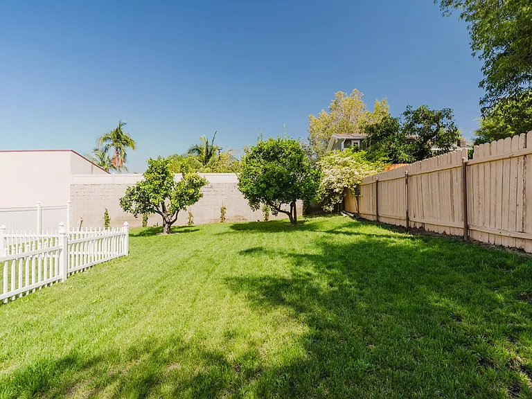 1079 E Elmwood Ave — Photo 38