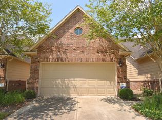 8911 Silent Willow Ln, Sugar Land, TX 77479