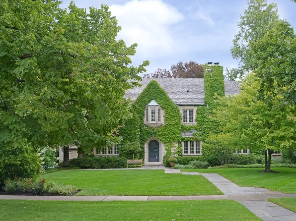 321 Leicester Rd, Kenilworth, IL 60043