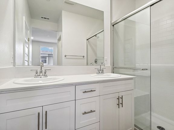 SCA_The-Knoll_2532_Divine-4.0_Primary-Bathroom-224-Aurora_Lane.jpg