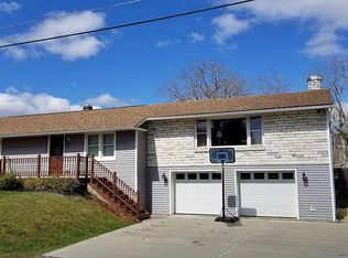 22 Prospect St, Cheshire, MA 01225