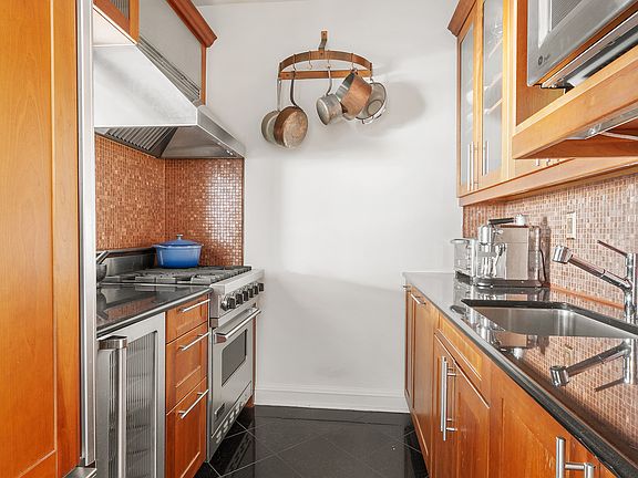 5th image of 301 W 57th St APT 38B