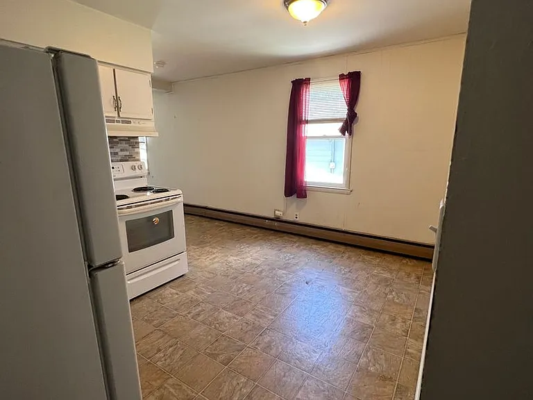 515 W Oak St — Photo 3