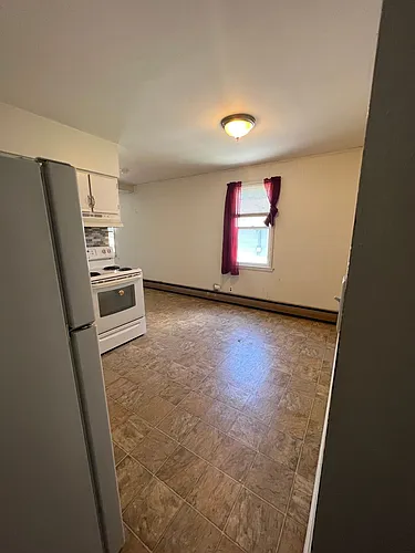 515 W Oak St Photo 1