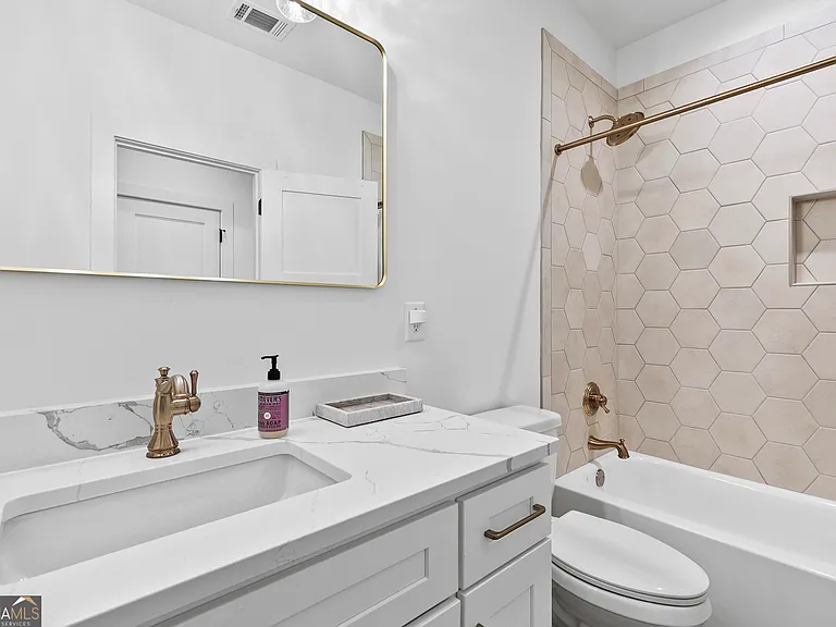 202 Regester Way — Photo 43