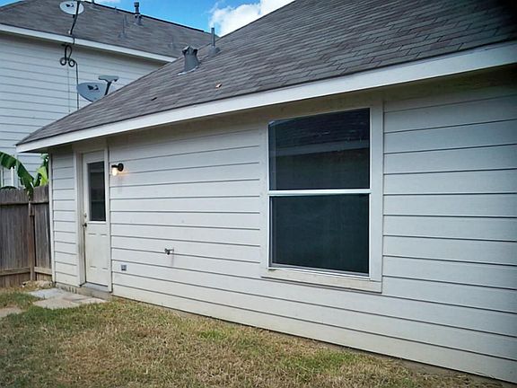 3rd image of 6411 Austinville Dr
