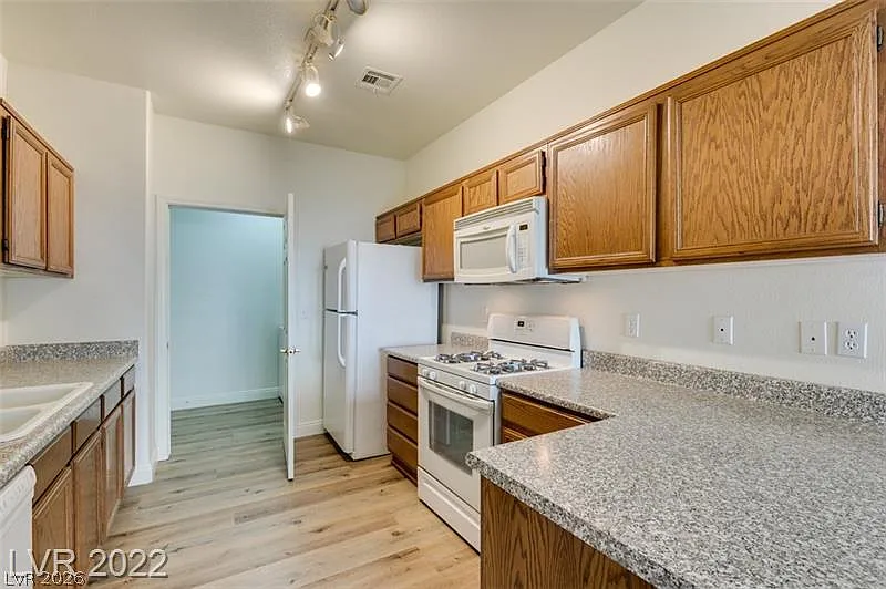 2 bed, 2.5 bath, 1267 sqft, $1,750 — Photo 4