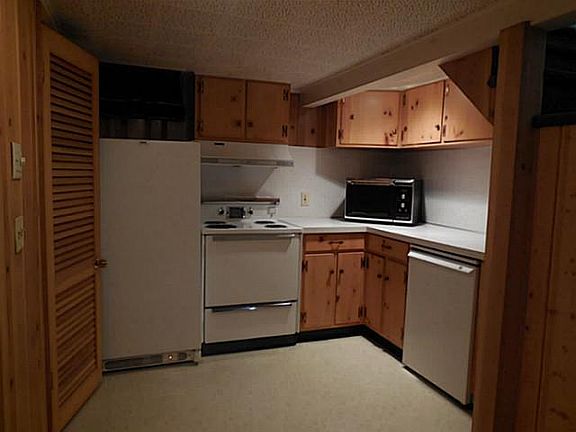 2nd image of 2853 Strauss Ave
