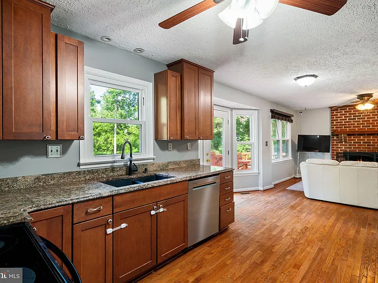 127 Pilgrim Cv — Photo 10