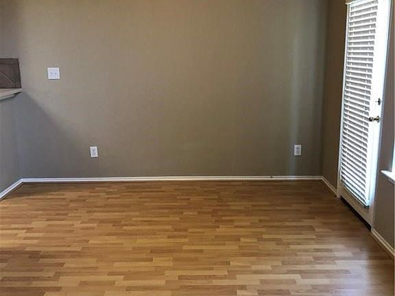 5th image of 2921 Jowett Dr