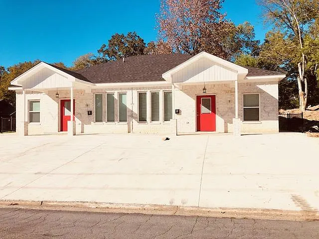 3920 W Charles Bussey Ave #A & B — Photo 17