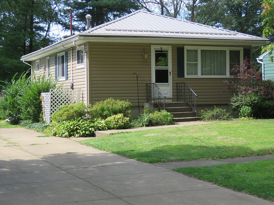2nd image of 2704 Penn St
