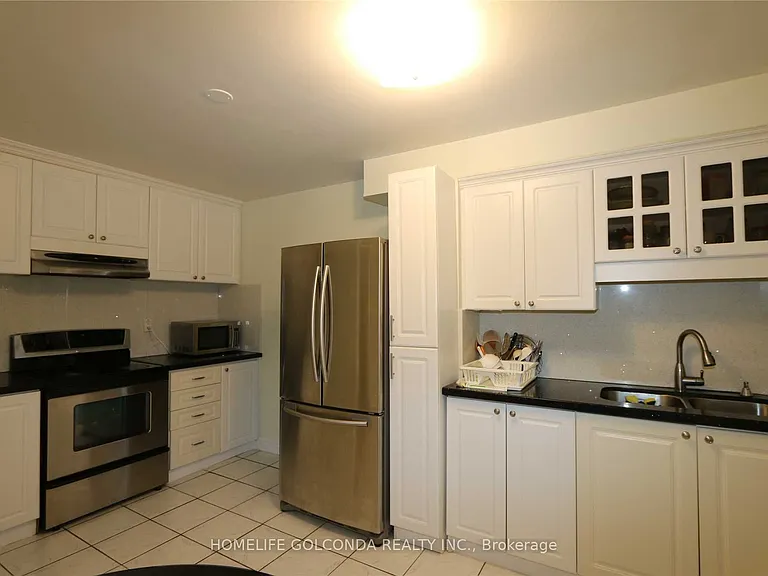 6 La Peer Blvd — Photo 2