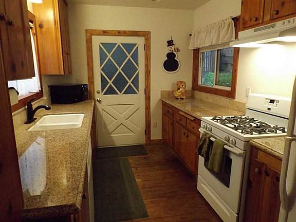 3rd image of 23919 Park Ln